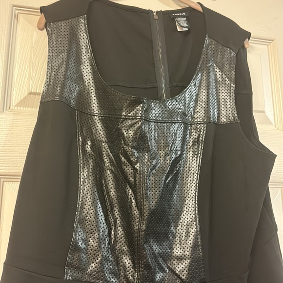 Torrid black sleeveless faux leather accent peplum top 3X 22/24 - Picture 7 of 8